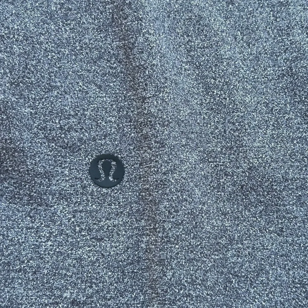 Lululemon On The Fly Pant 27” in Heathered Black | Size 8